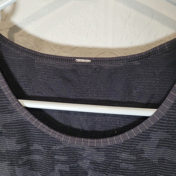 Lululemon Run for days short sleeve - Picture 5 of 6